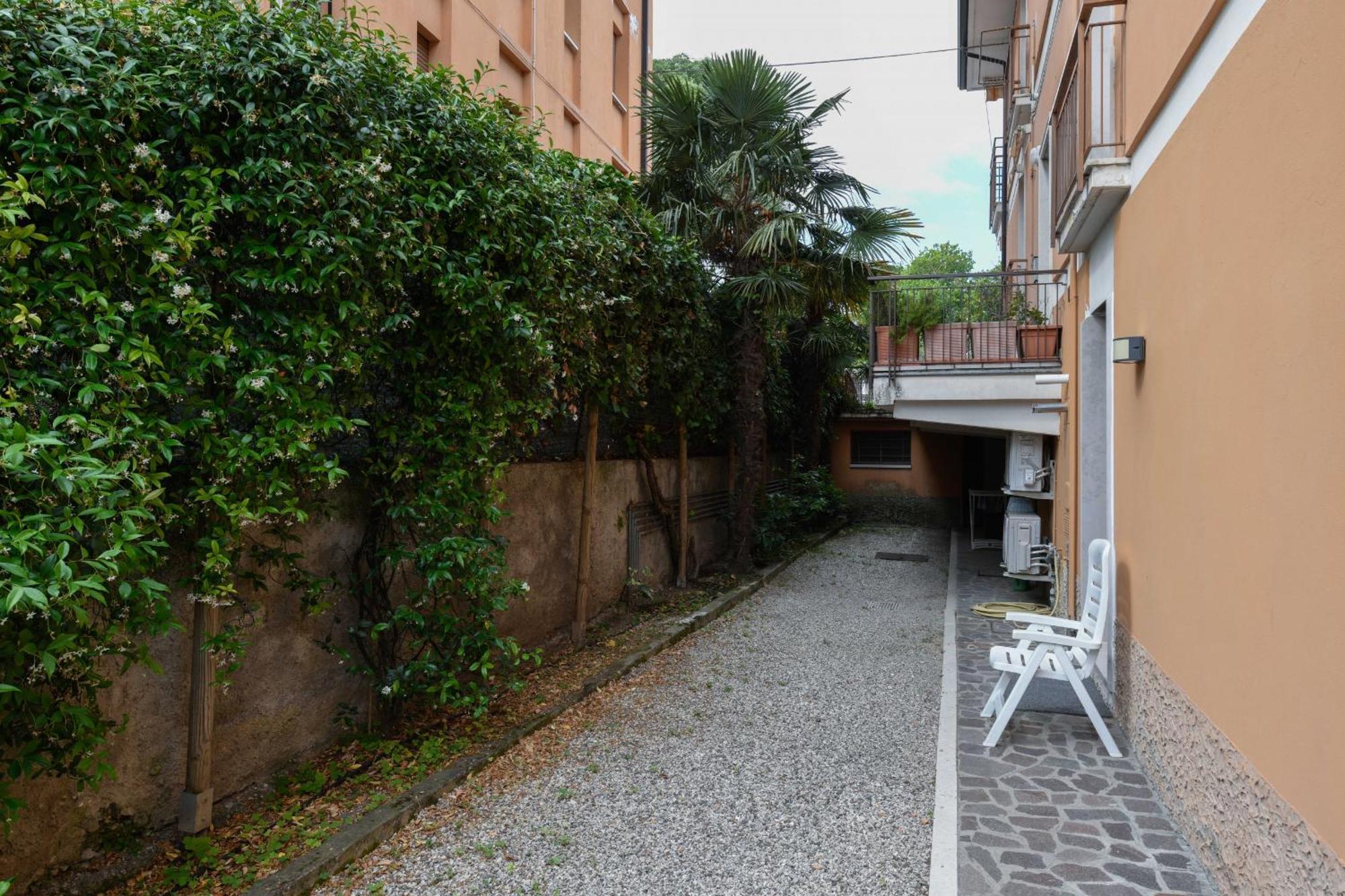 Garden Apartment Бардолино Экстерьер фото